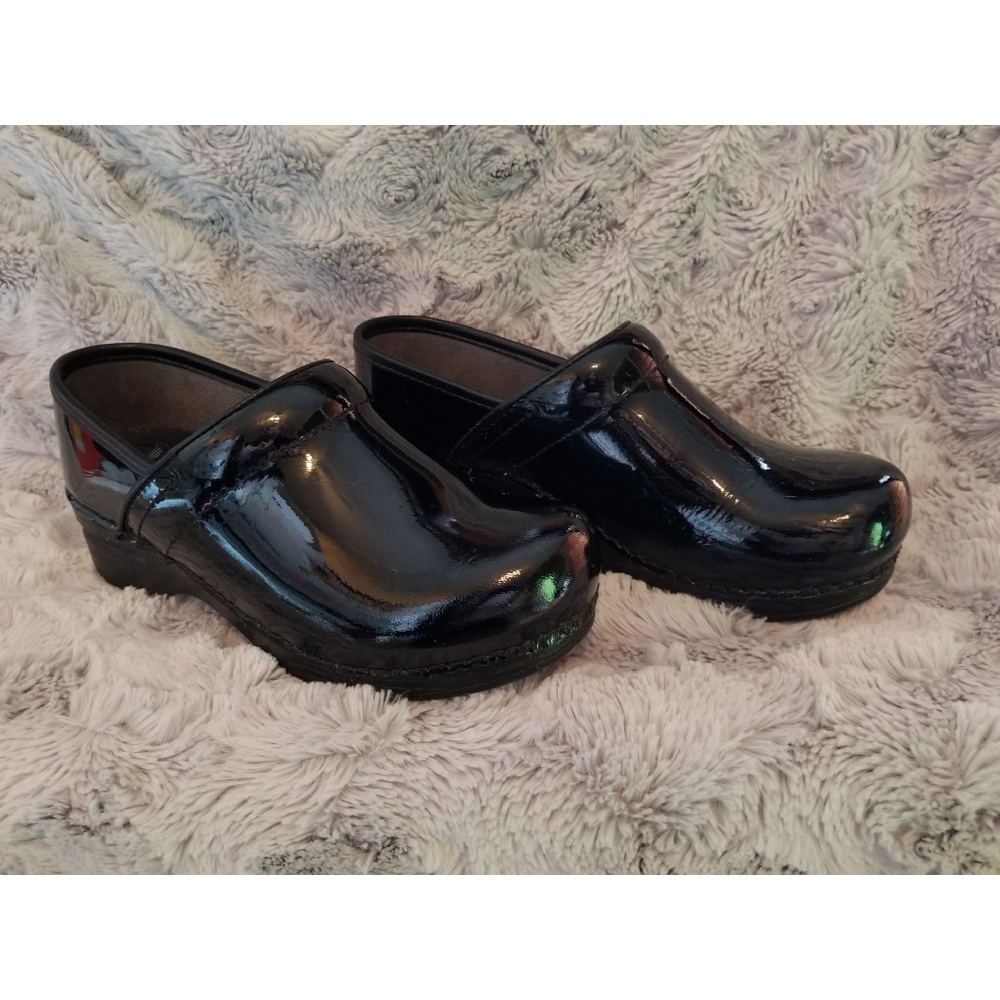 Black dansko